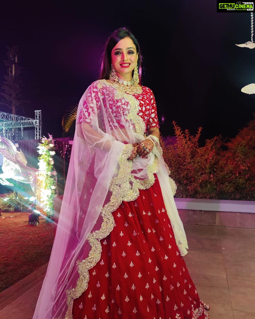 Parul Chauhan Instagram - I may not know how to make aloo paratha, but I can certainly rock a lehenga like a pro! Thnk u @afm_by_avantika for this beautiful sexy amazing lehenga when ever m confused about what should I wear u r the one who Gv me best outfit .I don’t have to tell Wht u want to wear u just snd directly for me u r best designer I love u sooo much ❤️❤️❤️❤️🥰🥰🥰🥰🥰🥰😘😘😘😘😘