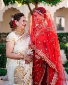 Patralekha Instagram - Maa always protecting always loving always the wind beneath your wings. Truly blessed to have had such a strong upbringing. 
Love you Moms❤️ 

#happymothersday 
@papripaul