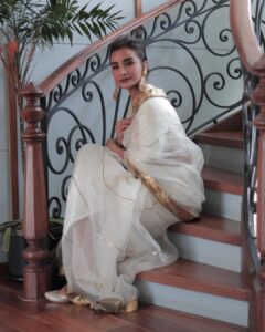 Patralekha Instagram - . Outfit: @raw_mango Juttis: @fizzygoblet 📷 @santoshmishraphotography Stylist : @dhruvadityadave Makeup : @garg_kinjal Hair: @hairbyradhika