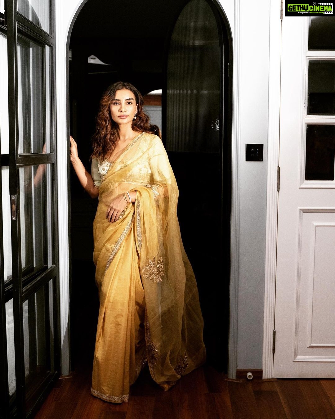 Patralekha Instagram - Outfit: @raw_mango Stylist: @dhruvadityadave Hair: @arbazshaikh6210 📸 : @thebombaywalla