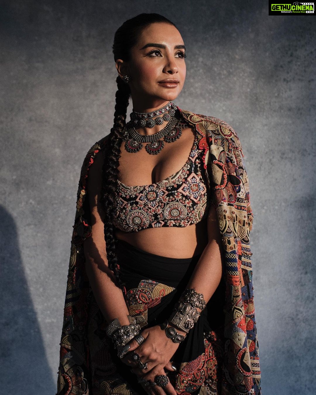 Patralekha Instagram - At the grand launch of @nmacc.india. We were elated to see the glorious cultural center. Thank you #NitaAmbani ma’am & @_iiishmagish for always supporting and contributing to the arts and artist of our country. Heartiest Congratulations ❤️ Outfit @anamikakhanna.in Jewellery @silverstreakstore Potli @beaumondeaccessories Shoes @aminamuaddi Stylist @dhruvadityadave Make up: @salechav Hair : @rakshandairanimakeupandhair 📸 @mehishah