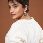 Patralekha Instagram - It’s my sister’s birthday day❤️ Happy birthday my beautiful girl. May this year be yours. I am so proud of the woman that you have become❤️Parna, what would our lives be without you? The backbone to our family the strongest girl that I know . You ride the tide ( actually tsunamis) like no one that I know. You are a boss woman in every true sense . Proud to be your sister .. Love always❤️ @parnalekha9