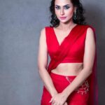 Pavitra Punia Instagram - My indian ness 🌺 🌹 Credits in tag🏷️ #pavitraapuniya #fashion #style #glam #pavitrapunia in saree bhartiya nari 💁🏻‍♀️