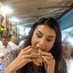 Pavitra Punia Instagram - Photo dump : every click is about eating 🍽️ check it out👇🏻 Bangkok( jodds fair) — Uttarakhand ( @paatlidun.safari.lodge ) — BKC ( @yauatchamumbai ) — indigo — Opa kipos @opa.mumbai — glocaljunction #eijazkhan #pavitraapuniya #pavitrapunia