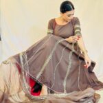 Pavitra Punia Instagram - Bhoora rang aur Gulabi mix 🤎🎀 Wearing @aachho PR @dinky_nirh Outfit styling with touch ups of laces - by me … 🙋🏻‍♀️ @pavitrapunia_ Hairstyling - by me 🤷🏻‍♀️ @pavitrapunia_ Ghar pe he shoot kiya hai parda laga kar, studio walo ne booking nhe ki🙆🏻‍♀️ #pavitraapuniya #pavitrapunia #fashion #style that I live for #glam Wo to Mai hu 💁🏻‍♀️ #beautiful