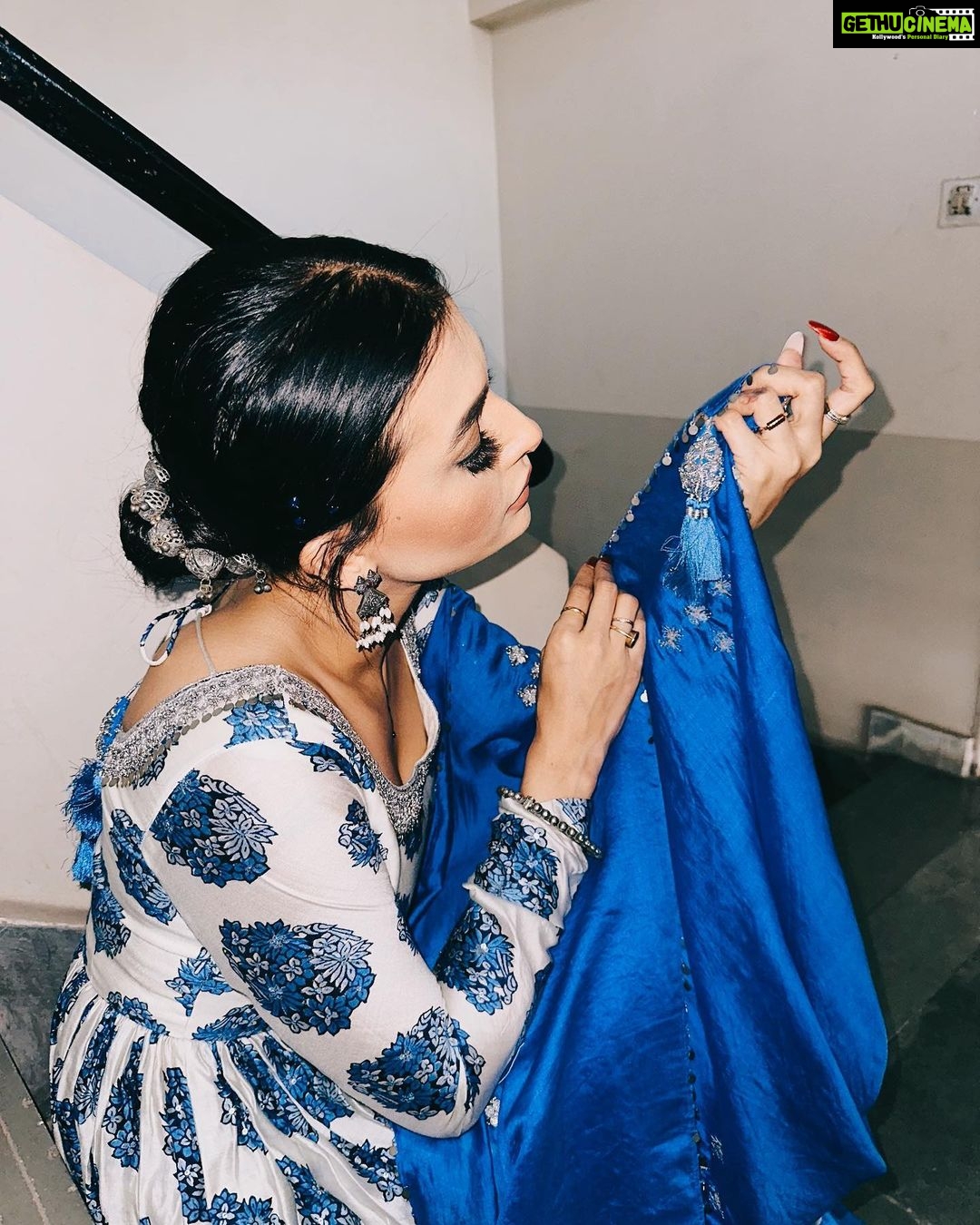 Pavitra Punia Instagram - मेघदूत ✍️ Wearing @prashantchouhandesign PR @connectedforfashion Jewels - straight from my closet. Makeup @pavitrapunia_ Styling @pavitrapunia_ #pavitraapuniya #fashion #style #glam #poetic #baazar