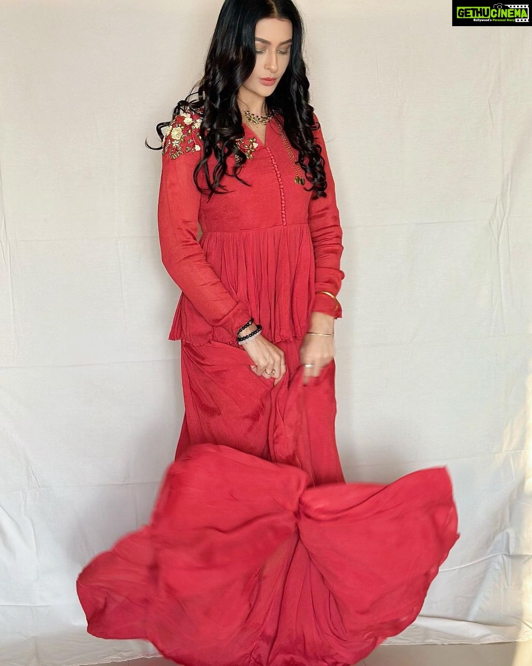 Pavitra Punia Instagram - Bahot din se photo nhe daali Wearing @abstractbymeghajainmadaan Styling @pavitrapunia_ PR @dinky_nirh Jewels - straight from my closet Makeup @pavitrapunia_ #pavitraapuniya #pavitrapunia #fashion #style #glam #cosmogirl #fashionstyle