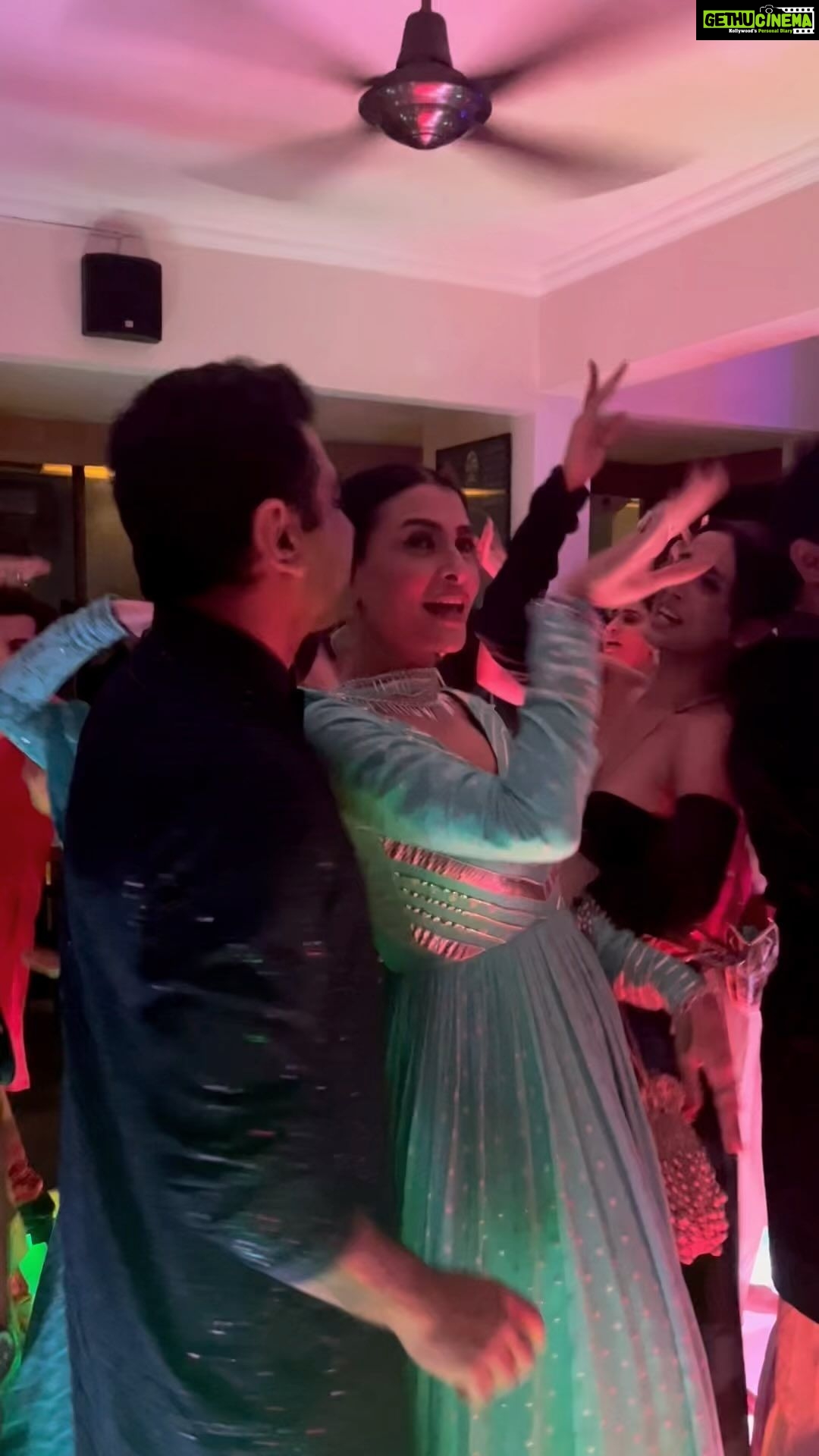 Pavitra Punia Instagram - Blast from the recent past .. @tanujvirwani Diwali bash π I am wearing @mmitaaism . What an outfit π thank you soooooo much dear aunty. P.S - Send me 2 more Pieces aunty. π It was a customised design that I asked aunty to make for me π my festival choice from @mmitaaism Helaaaaaaaa @heli_daruwala thank you gorgeous ππΈπ«Άπ» π @eijazkhan is wearing @manyavar #pavvitrapunia #eijazkhan #pavitrapunia Song in the background was #chunarichunari π