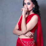 Pavitra Punia Instagram - My indian ness 🌺 🌹 Credits in tag🏷️ #pavitraapuniya #fashion #style #glam #pavitrapunia in saree bhartiya nari 💁🏻‍♀️