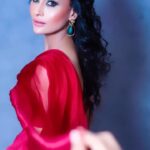 Pavitra Punia Instagram - Captured by my darling dost @mspiration_lakshmiwankhede Pehle ki photu aaj daali Outfit - @riyachavan @connectedforfashion Make up - @rita_gadas_makeover Hair - @rita_gadas_makeover Captured by - @mspiration_lakshmiwankhede Styling - @pavitrapunia_ #pavitraapuniya #pavitrapunia #thegirlwithdiamondteeth #fashion #style #glam #diamond