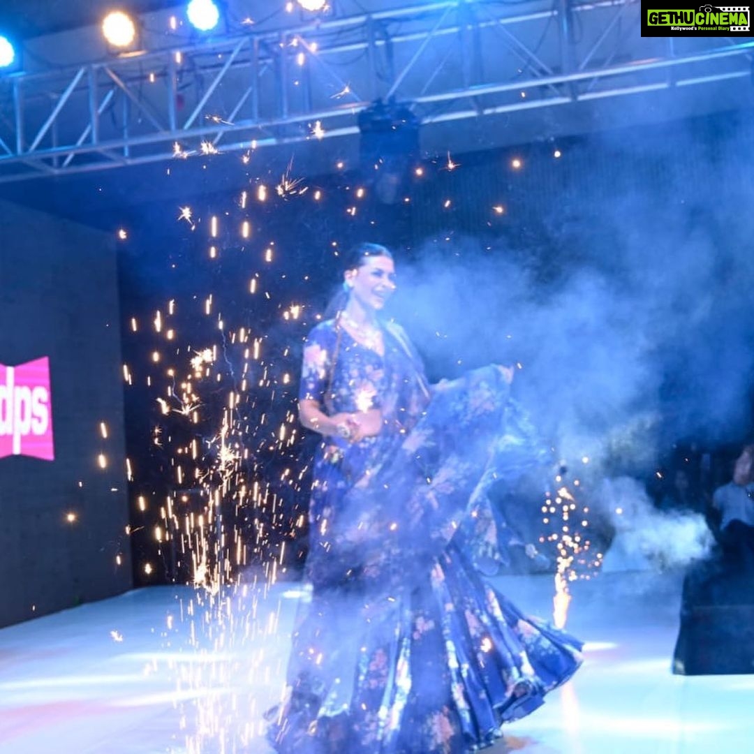 Pavitra Punia Instagram - About Indore event .. a evening of sparkles and talent With the very dashing @iamkenferns @sdps_design @sdps_school @iamkenferns @silverbell.networks Wearing @drzya_ridhisuri #pavvitrapunia #thegirlwithdiamondteeth #fashion #style and some #glamour #jury #fashionshow #showstopper
