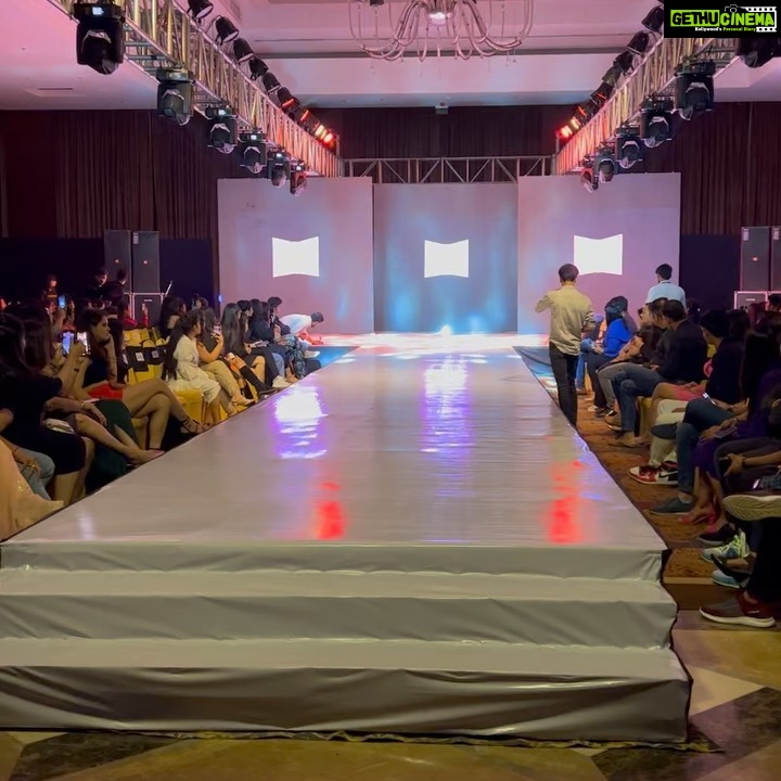 Pavitra Punia Instagram - About Indore event .. a evening of sparkles and talent With the very dashing @iamkenferns @sdps_design @sdps_school @iamkenferns @silverbell.networks Wearing @drzya_ridhisuri #pavvitrapunia #thegirlwithdiamondteeth #fashion #style and some #glamour #jury #fashionshow #showstopper