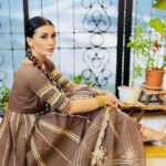 Pavitra Punia Instagram - Aesthetically brown (bhoori 🤎) #pavitraapuniya #pavitrapunia #fashion #style #aesthetic #cosmo #bazaarindia #bazaarindonesia #beautiful me 💁🏻‍♀️🪬 Mumbai, Maharashtra