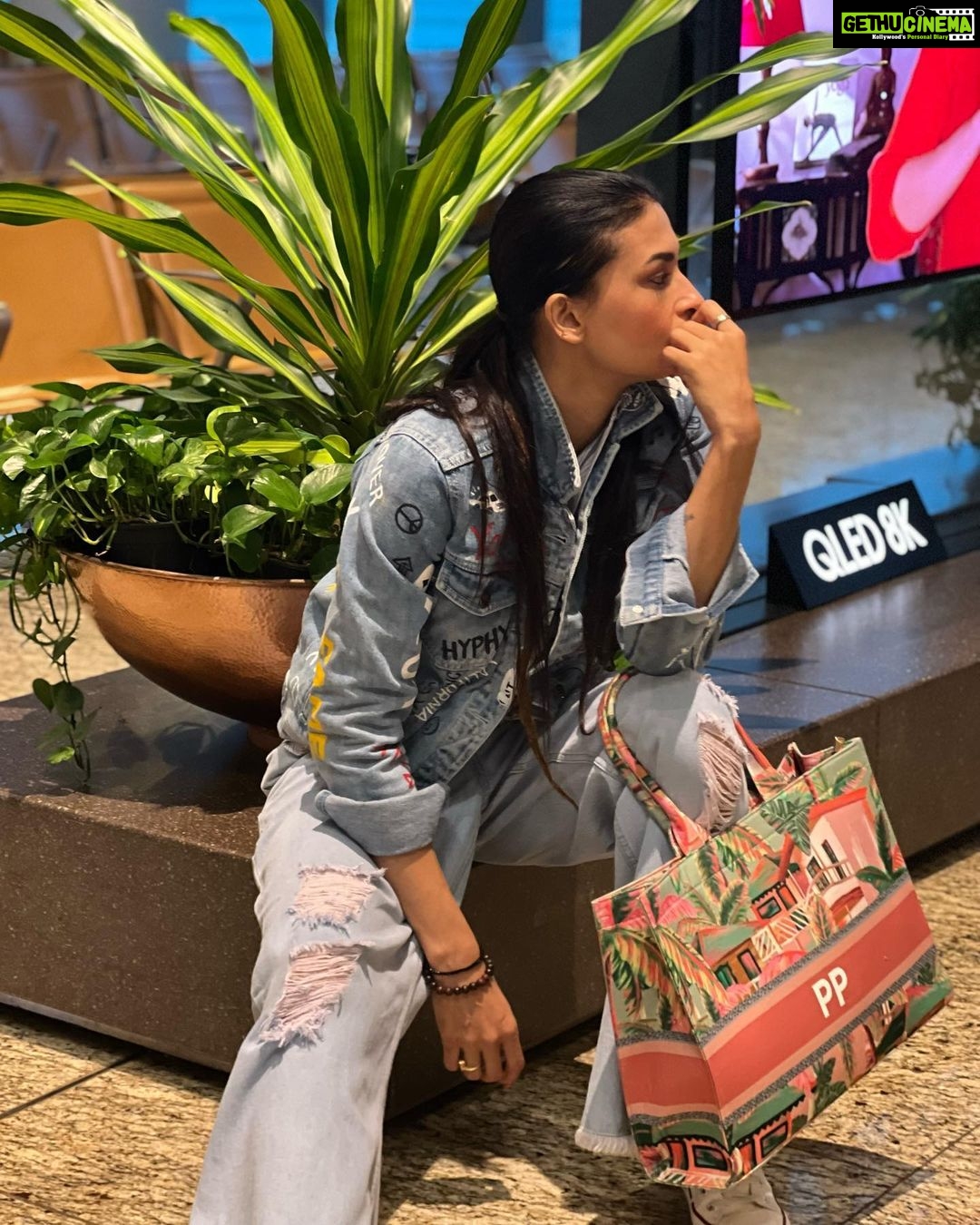 Pavitra Punia Instagram - Embarking indoor … I meant Indore” 😁🛬 👜 @cupidgoeswest Coordinated by @triptigoy #pavvitrapunia #fashion #wanderer #instyle #glam #world #travel Terminal 2 Chatrapati Shivaji Terminal Mumbai