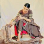 Pavitra Punia Instagram – Bhoora rang aur Gulabi mix 🤎🎀

Wearing @aachho 
PR @dinky_nirh 

Outfit styling with touch ups of laces – by me … 🙋🏻‍♀️ @pavitrapunia_ 
Hairstyling – by me 🤷🏻‍♀️ @pavitrapunia_ 

Ghar pe he shoot kiya hai parda laga kar, studio walo ne booking nhe ki🙆🏻‍♀️

#pavitraapuniya #pavitrapunia #fashion #style that I live for #glam Wo to Mai hu 💁🏻‍♀️ #beautiful