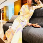 Pavitra Punia Instagram - 🍭 imma always in super model vibes 💋 “ Wearing @ikichic_official Pearl jewels @pretty.lil.thingz_ Clutch @alexandermcqueen Heels- straight from my closet. This beauty is captured by charming khansaab @eijazkhan 💕 #pavvitrapunia #fashion #style #actress #faahionstyle