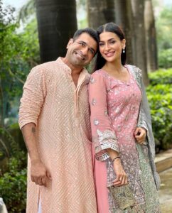Pavitra Punia Instagram - All the loving wishes for you today , to bring much peace and happiness your way. 
aap sabhi ko humaari taraf se Eid Mubaarak. 
.
.
#eijazkhan #❤️ #pavvitrapunia #eiduladha #eidmubarak 
.
.
.
.
she’s wearing @labelmraar 
me’s wearing @elitesahab co ordinated by @triptigoy .
.
.
#chutkula 
mai to gaya tha unhe qurbani ki biryani dene, lekin mai khud hi qurban ho gaya. .
.
.
