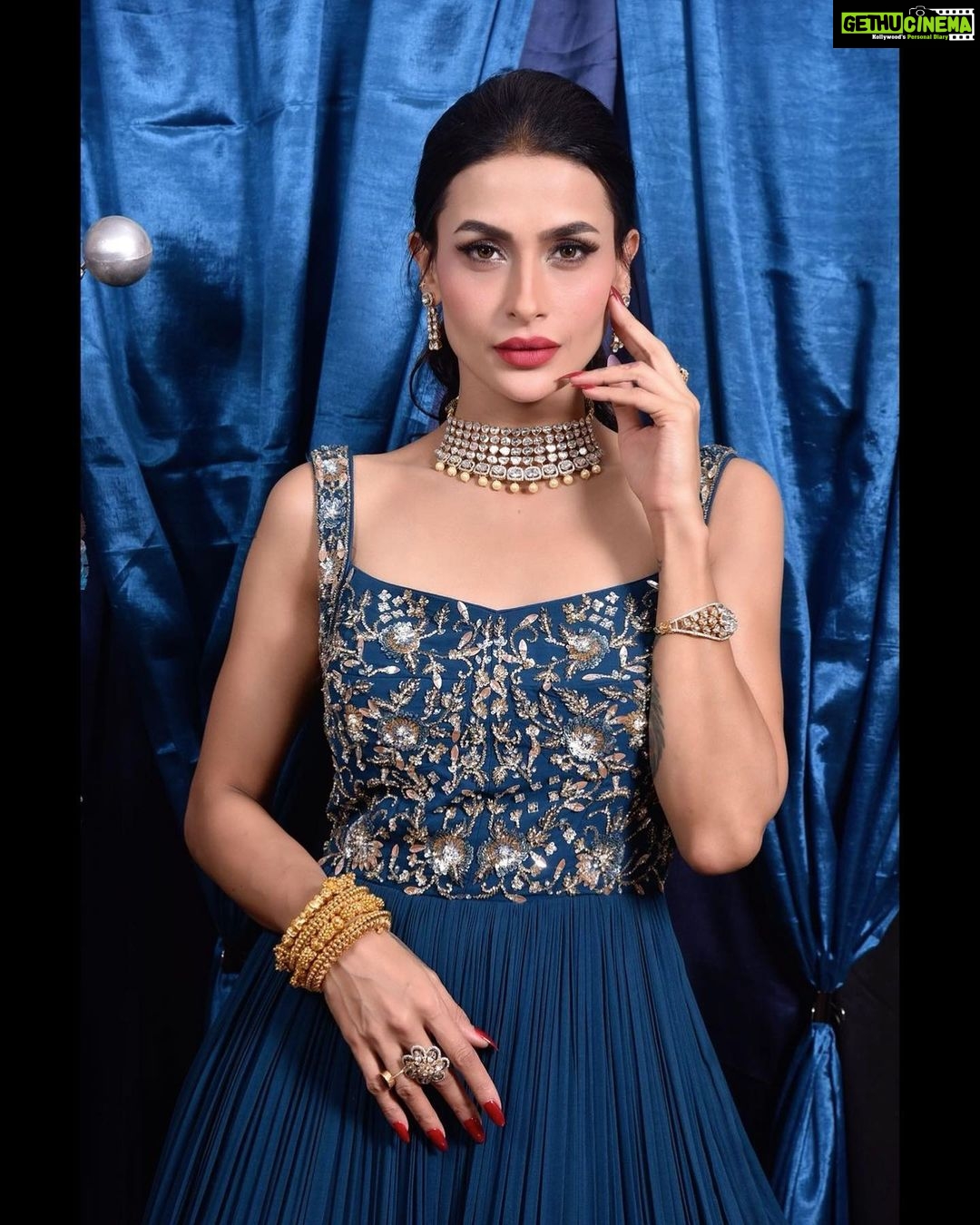 Pavitra Punia Instagram - Style to nas nas mei bhara hai 🧿🦋 Outfit - @labelmraar Styled & conceptualised by - @manishagoyalofficial Mua - @skincoach_ishanagra Hair - @hairby_rohit Jewellery - @mayurgemsjewels Bangles - @devyanibangles Backdrop - @pompomevent Location - STUDIO MRAAR #pavvitrapunia #pavitrapunia #thegirlwithdiamondteeth