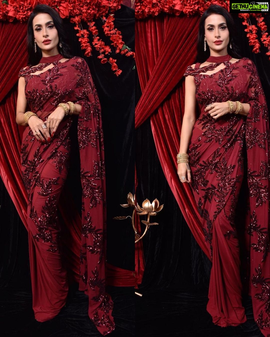 Pavitra Punia Instagram - Life is short. Let my pallu be long ππ Outfit - @labelmraar Styled & conceptualised by - @manishagoyalofficial Mua - @skincoach_ishanagra Hair - @hairby_rohit Jewellery - @santramsjewelry Bangles - @devyanibangles Backdrop - @pompomevent #pavvitrapunia #pavitrapunia #thegirlwithdiamondteeth #saree #sareelove #fashion #style #glam #gaga