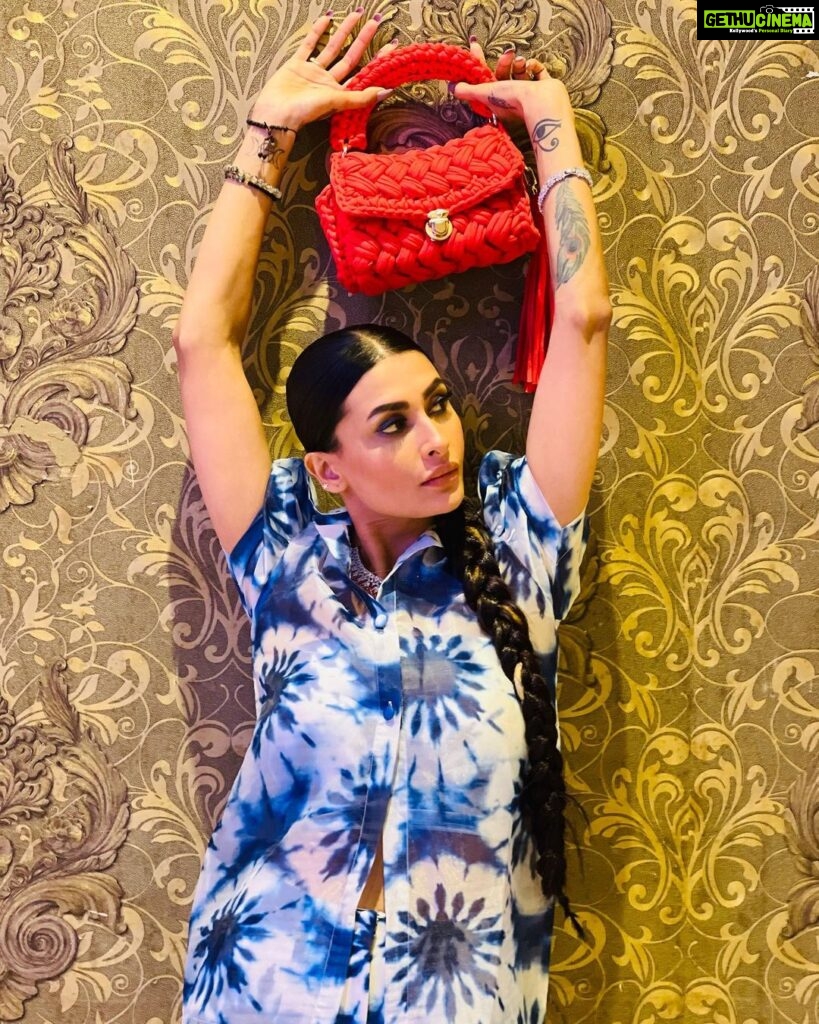 Pavitra Punia Instagram - About last night at @atrangiitv launch 🚀 All the very best to the entire team of #atrangii @niveditabasu #vibhuagarwal Wearing @ikichic_official Purse @bijitcrochet (make in india) Jewellery @blingvine HMua by ME 😃 #pavvitrapunia #fashion #style #actress #artist #life #makeinindia