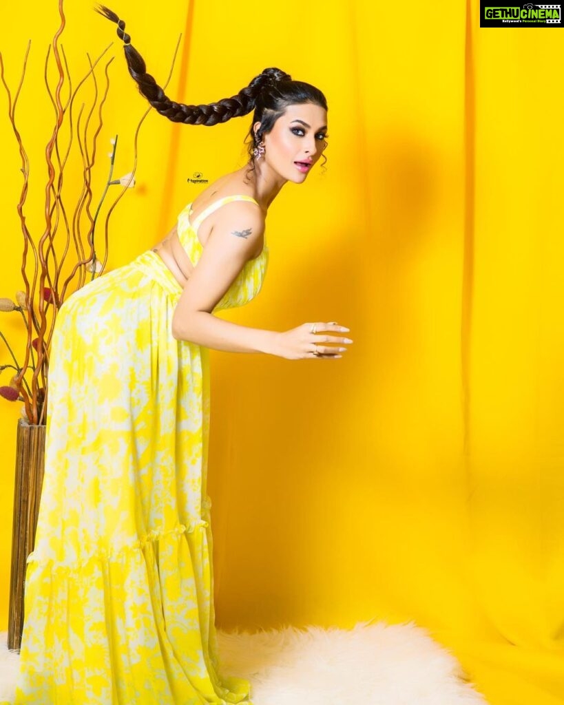 Pavitra Punia Instagram - 🐣 tweetie me #pavvitrapunia #pavitrapunia #yellow #fashion #style #glam #actress