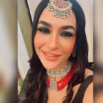 Pavitra Punia Instagram – 🤳 selfie ka mood tha aur dher bhar photos le li 😁🧿

#pavitraapuniya #fashion #style #glam #selfie #beautiful sí मैं