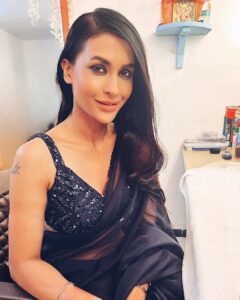 Pavitra Punia Instagram - 🫐 #pavitraapuniya #fashion #style #glam #saree
