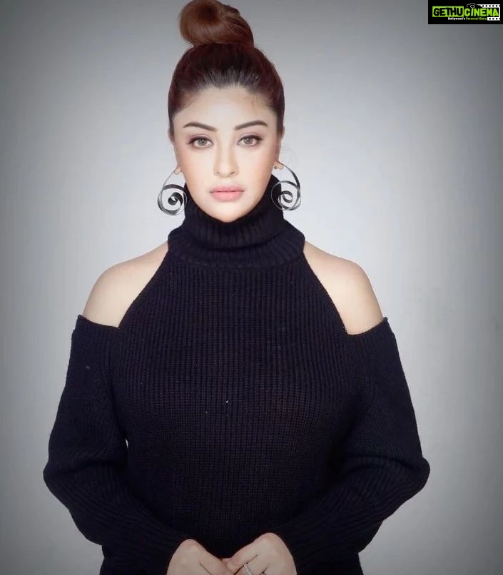 Payal Ghosh Instagram - Gentle sweet, Your wits makes wise things foolish. 🖤🖤 #love