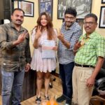 Payal Ghosh Instagram - Super excited to receive this gr8 lovely b'day gift of a new film titled #Shaque-TheDoubt as leading lady role opp @krushna30 ,prod n directed by @rajeevcreations and producers Rajeev Chaudhari Rekha Surendra Jagtap n Avantika Dattarey Patil😇🧡😇@surendrapopatjagtap 🎊🎈