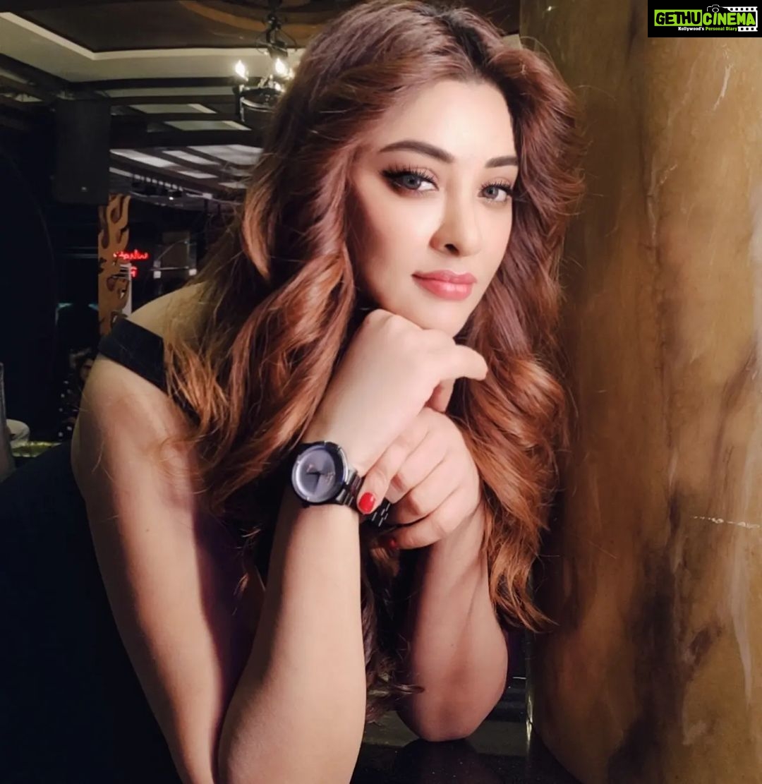 Payal Ghosh Instagram - @alexandrechristie_india @kalpataru_times thank you for this wonderful.. time piece loved it… adds to my charisma. Mumbai, Maharashtra