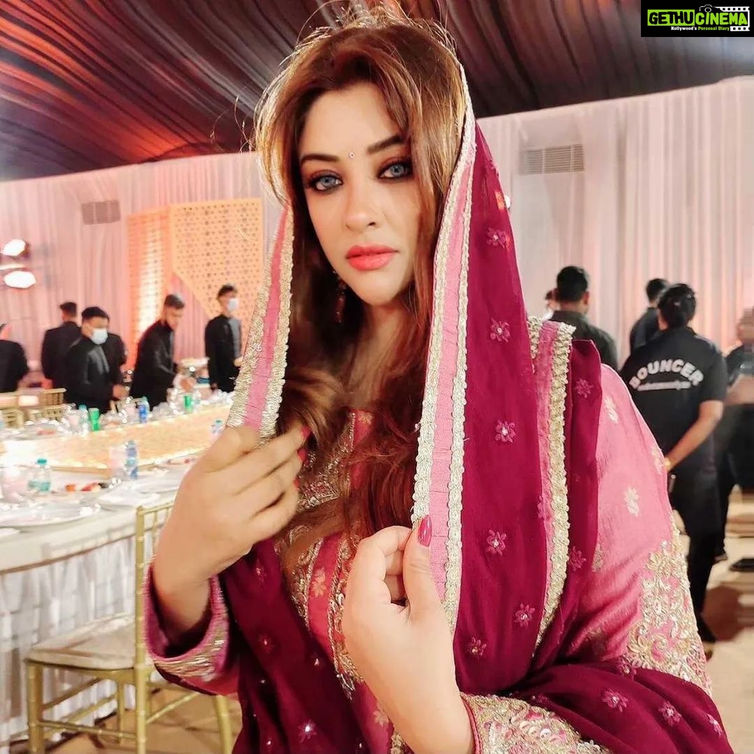 Payal Ghosh Instagram - IFTAAR PARTY #babasiddique #iftarparty #ramazan #purpledelights💜 Outfit : @jiyabyveerdesignstudio Jewellery @rubansaccessories Styled by Akankshakawediastyle 🖤✨ Taj Lands End, Mumbai