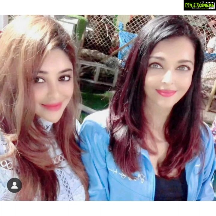 Payal Ghosh Instagram - Just #love 🖤🖤 #aishwaryarai #payalghosh #aishwaryaraibachchan #worldsprettiestwoman #twinninginblue💙 #blueorigin #india