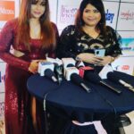 Payal Ghosh Instagram - DADASAHEB PHALKE FASHION AND STYLE AWARDS ,.... @snehagogai Hahaha kahi aur chali jati hai phir main bulati hu... Lol.. I'm always there for my friends..kahin nahi jaungi ♥️😘 #dadasahebphalkeaward #snehagogai Sahara Star
