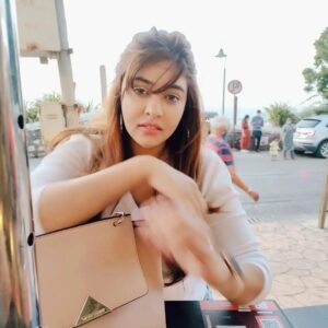 Payal Ghosh Instagram - Cool Sea Breeze and my Coffee .... Loving It... #mumbai #winterfeels #bandstand #happiness #love #coffee 🖤💫 Bandra Band Stand