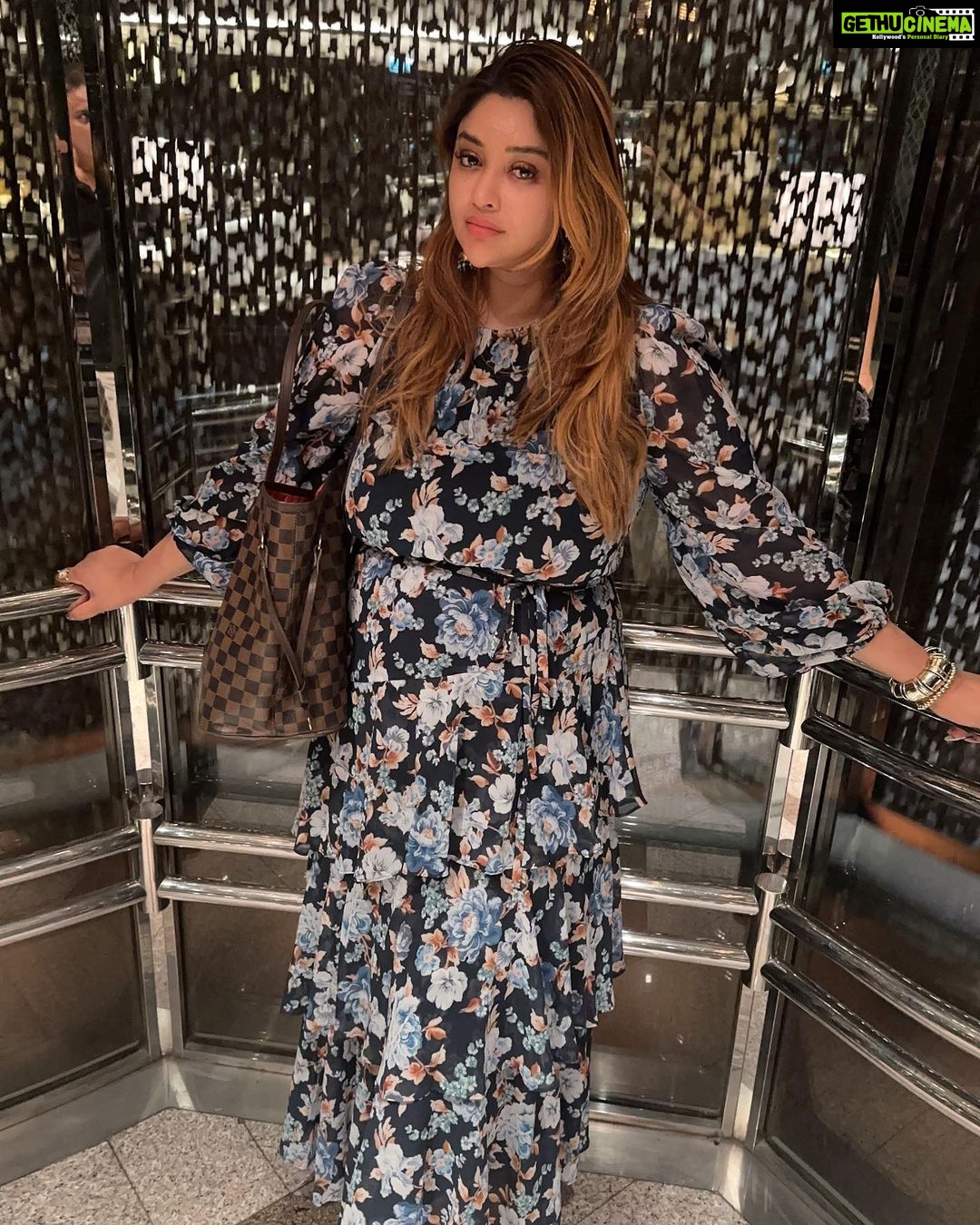 Payal Ghosh Instagram - I kept wondering, why I’m gaining weight inspite of regular exercise, quiet controlled diet and living a normal life… then 5 days back I discovered after doing a routine blood test my TSH LEVEL HAS GONE UP and I couldn’t believe where it was 2.5 .. 7 months back but it’s 6.27 now , I’m feeling shy meeting people as everyone is getting shocked seeing me this fat.. but I will find a way out and will be as slim as I have always been 🖤🧿 Bangkok City