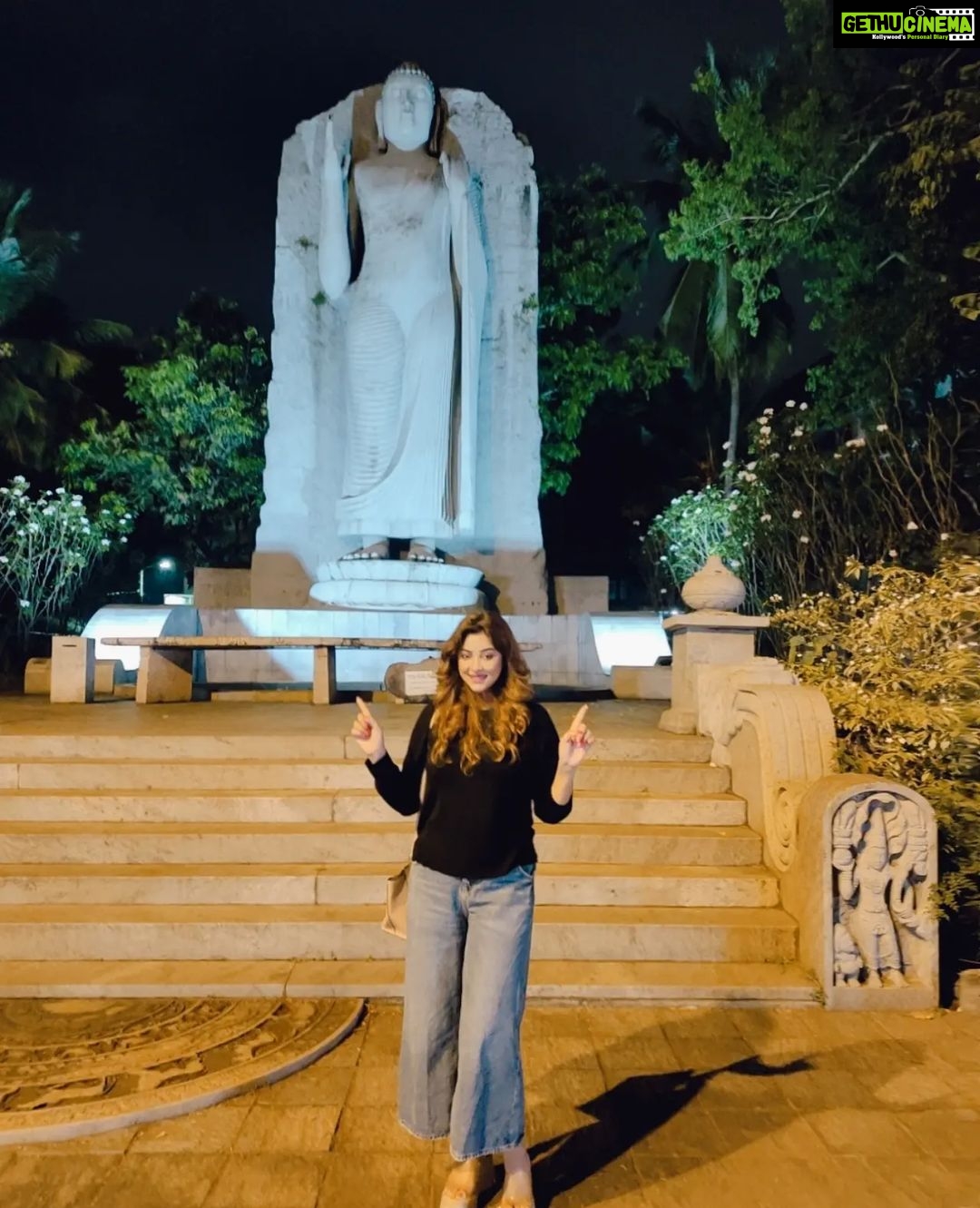Payal Ghosh Instagram - In and Around #colombo #traveldiaries #traveler #newyear #2022 #srilanka 🖤✨ Cinnamon Lakeside