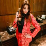 Payal Ghosh Instagram - Mere Piya gaye Rangoon woha se kiya hai telephone..🤭😀🖤🖤 #traveldiaries #delhi #noida Radisson Blu MBD Hotel Noida