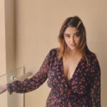 Payal Ghosh Instagram - 😀😀 #lovestory #dubailife #dubai #love 🖤🖤 Address Dubai Mall