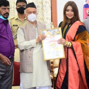 Payal Ghosh Instagram - Thank you so much to Honorable Governor Koshiyari ji for conferring the prestigious Bharat Ratna APJ Abdul Kalam award. It's an absolute pleasure and more importantly it is a responsibility.🙏🏼 Governor of Maharashtra