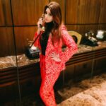 Payal Ghosh Instagram - Mere Piya gaye Rangoon woha se kiya hai telephone..🤭😀🖤🖤 #traveldiaries #delhi #noida Radisson Blu MBD Hotel Noida