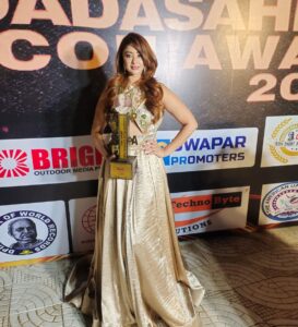 Payal Ghosh Instagram - Glad to receive #dadasahebphalke Icon award films for The Best Iconic Actress 2021...Glad and Honoured... #blessed #gratitude 🖤🖤