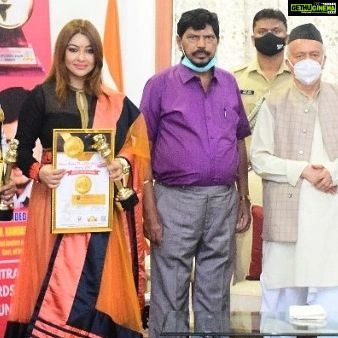 Payal Ghosh Instagram - Thank you so much to Honorable Governor Koshiyari ji for conferring the prestigious Bharat Ratna APJ Abdul Kalam award. It's an absolute pleasure and more importantly it is a responsibility.🙏🏼 Governor of Maharashtra