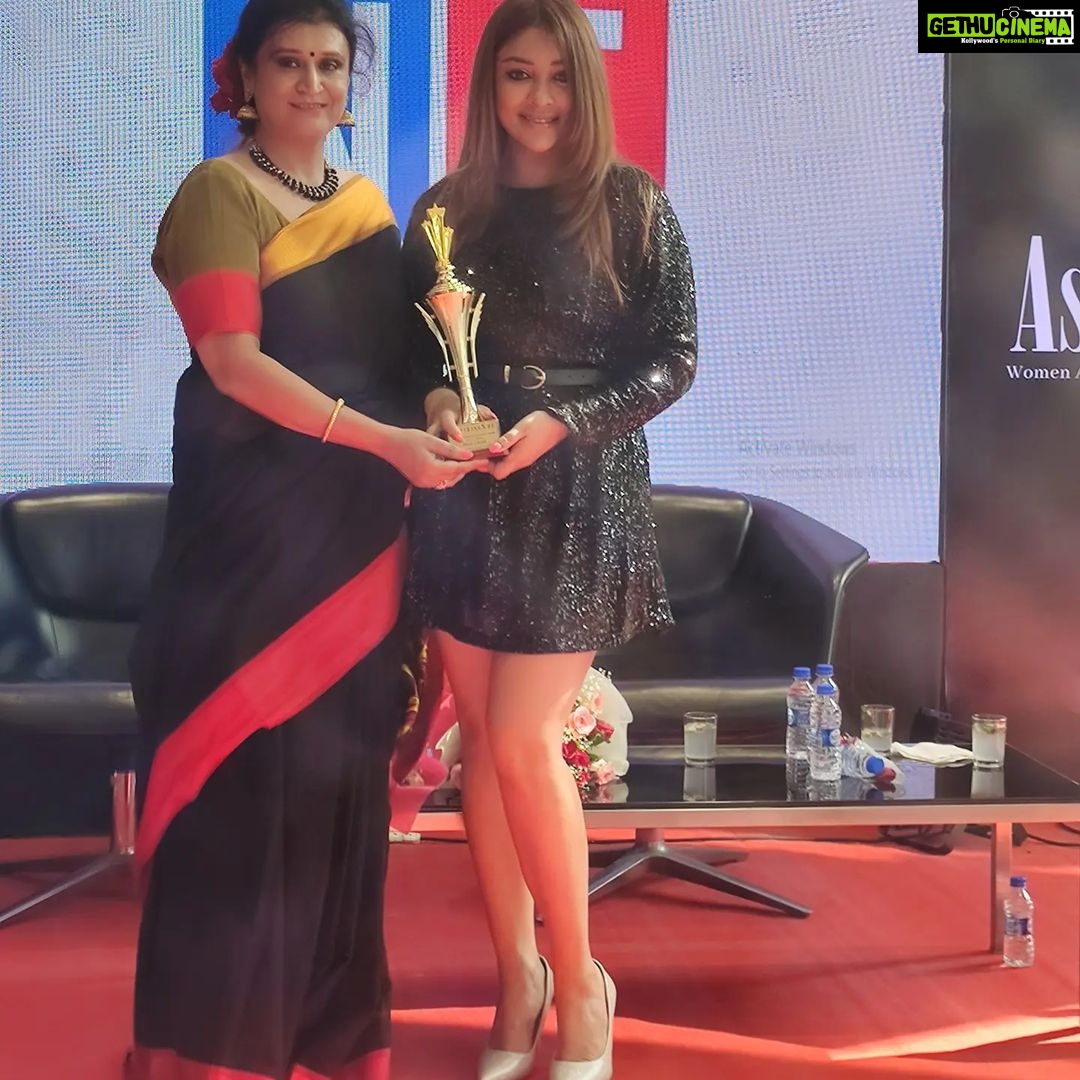 Payal Ghosh Instagram - Thanks to @aspiringshemagazine for the Style and Glam Icon of the year award, I am elated.🖤