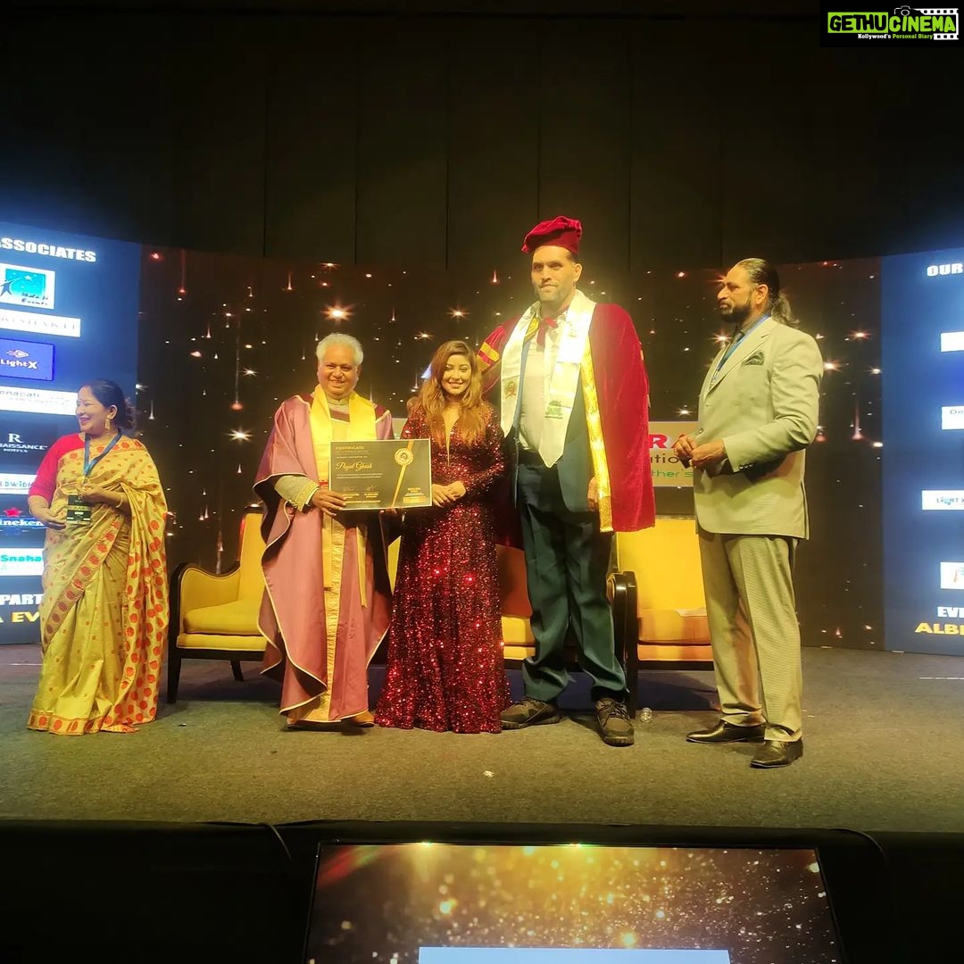 Payal Ghosh Instagram - Glad to receive Abdul Kalam Missile Man Award... For extraordinary service and dedication towards profession, society and Nation.Thanks to GLOBAL PEACE FOUNDATION...Extremely Grateful..š¤ #grateful #humble #honoured