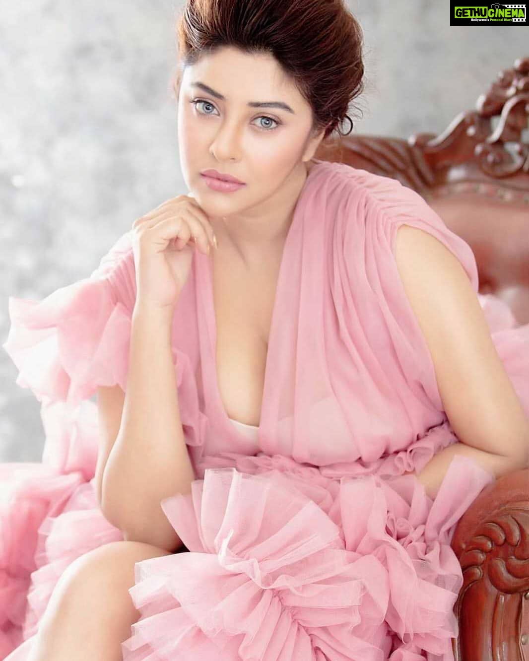 Payal Ghosh Instagram - The woman who does not require validation from anyone...#live #laugh #love π€π€ πΈ- @sayanvroy06 Outfit @bumpsandfrills Stylist @akankshakawediastyle MUH- @harshpawar_18 @meghna_hairstylist