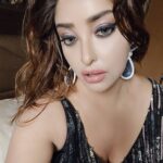 Payal Ghosh Instagram - Humble request to Media, har baatpe Anurag Kashyap ke picture mere saath mat chipka dena, he's not only old But also not good looking I feel pukish . .