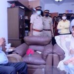 Payal Ghosh Instagram - Thank you so much Honorable central minister Ramdas athawale sir for coming to my home and checking up on me . Thank you for all the love and affection. I am doing much better and your care means so much to me 🙏🏻 #payalghosh #ramdasathawale #loveandrespect