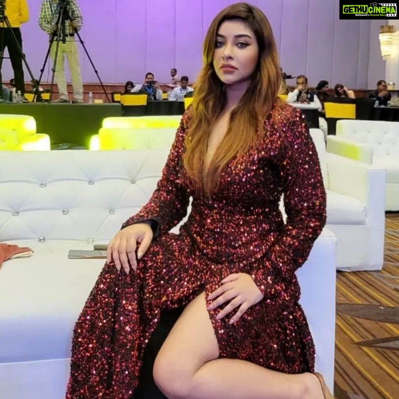 Payal Ghosh Instagram - Glad to receive Abdul Kalam Missile Man Award... For extraordinary service and dedication towards profession, society and Nation.Thanks to GLOBAL PEACE FOUNDATION...Extremely Grateful..š¤ #grateful #humble #honoured