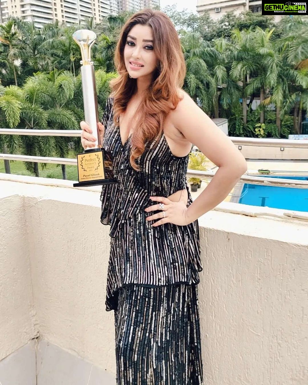 Payal Ghosh Instagram - Thank you @perfectwomanpublication for the Perfect Woman Achiever Award as the EMPOWERED Woman and an inspiration to others 🖤🖤 #topaward #perfectwomanmagazine #award #awards