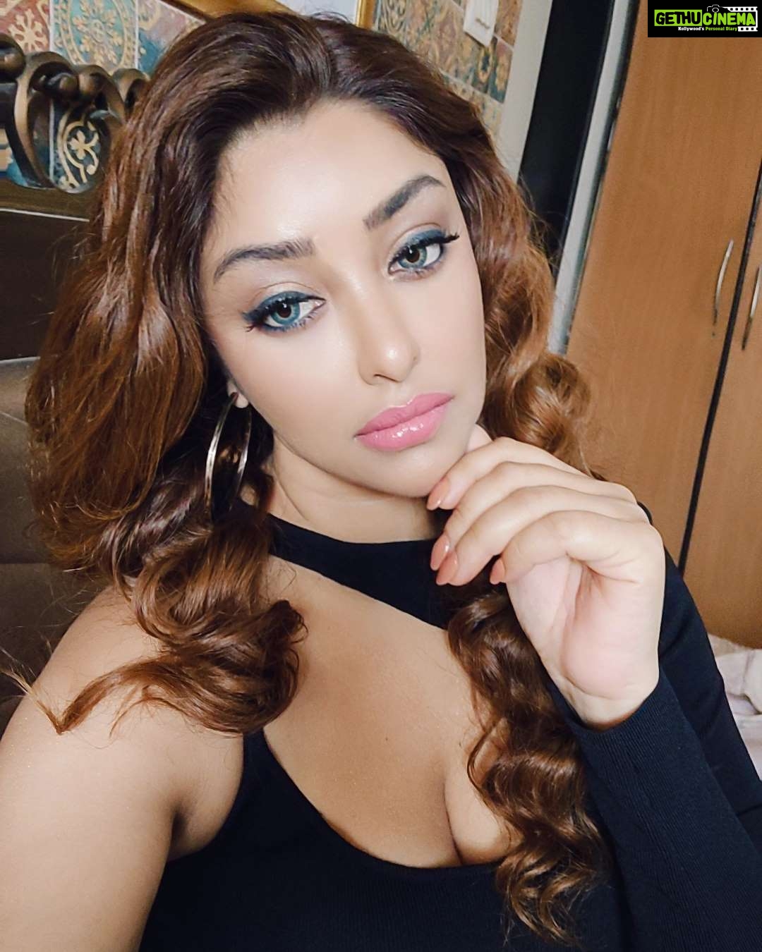 Payal Ghosh Instagram - "Love is a smoke rais’d with the fume of sighs; Being purg’d, a fire sparkling in a lover’s eyes; Being vex’d, a sea nourish’d with lovers’ tears: What is it else? a madness most discreet, A choking gall and a preserving sweet" #love 🖤🖤